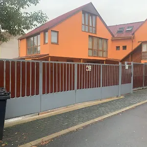 3 In 1 Location Apartment Prag