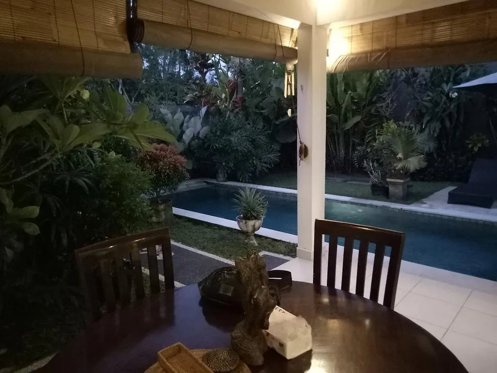 Villa Esa Ubud 0*,